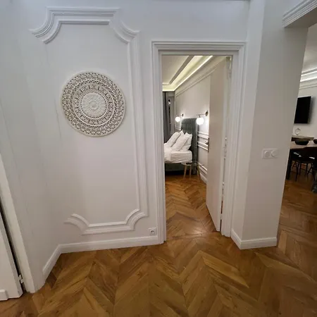 Private - Champs-elysees