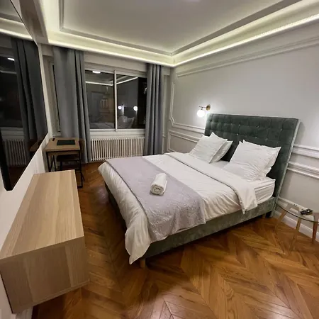 Private - Champs-elysees פריז