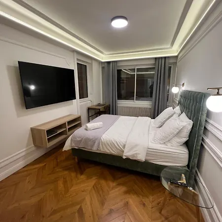 Private - Champs-elysees * פריז