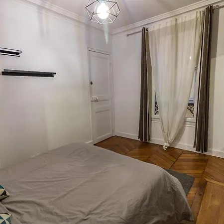 Private - Champs-elysees * פריז