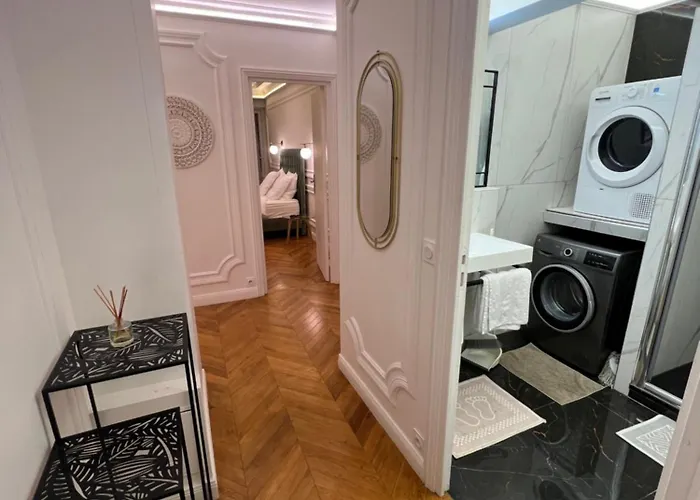 Private - Champs-elysees * Париж