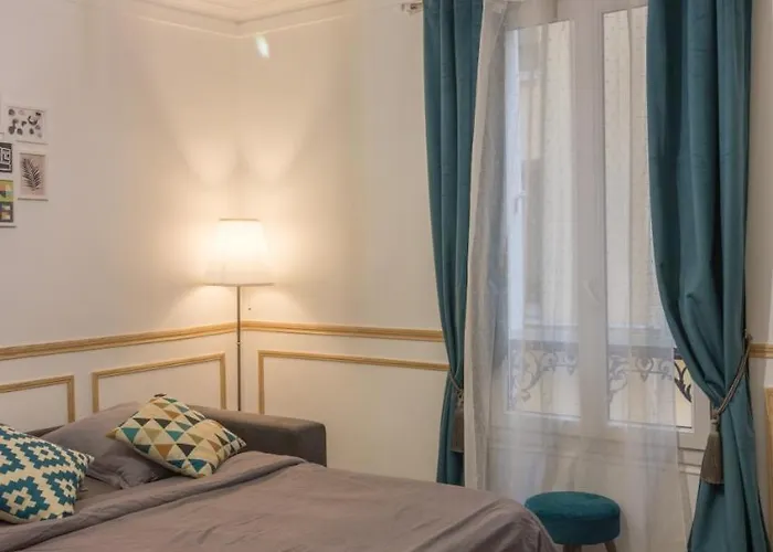 Private - Champs-elysees Апартаменты *